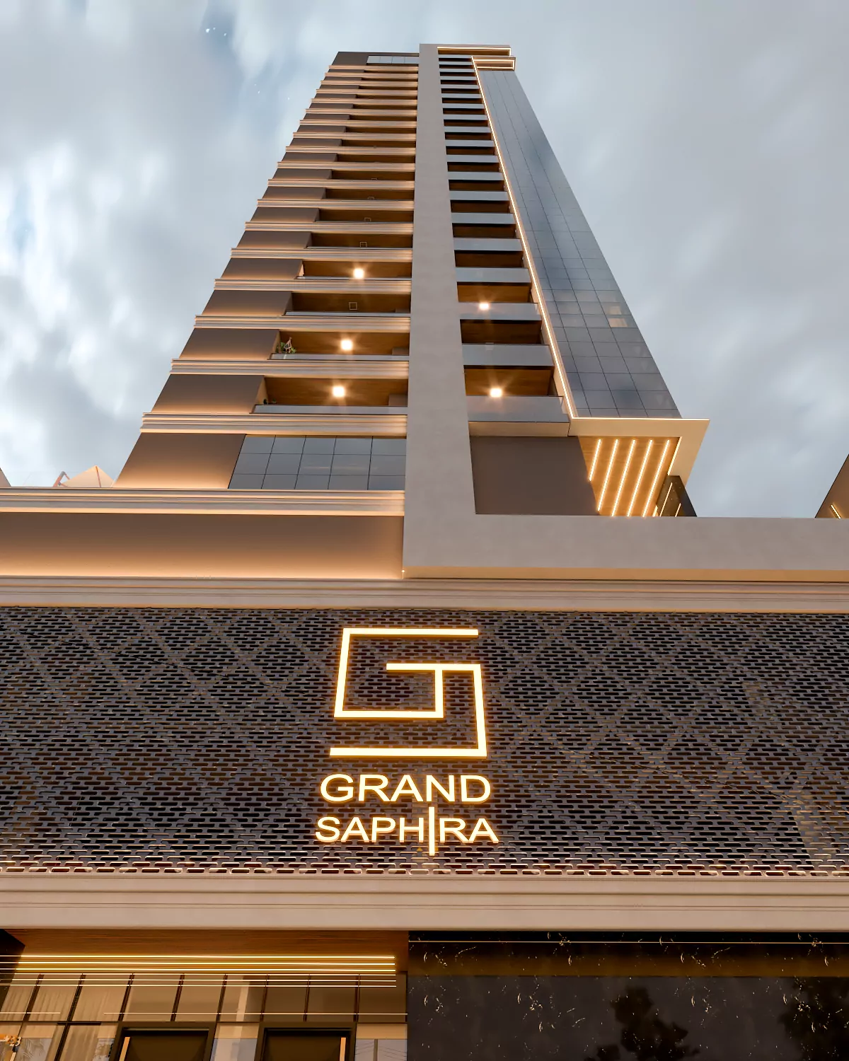Acceso principal de Grand Saphira con la marca en la celosía